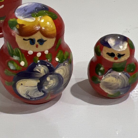 Vintage Russian Nesting Dolls Hand Painted Red 5 Piece - Picture 6 of 6